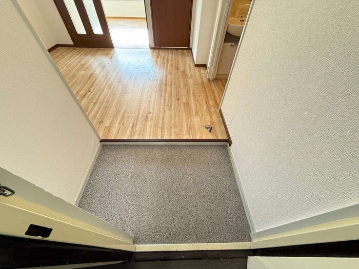 物件内観写真14　(玄関)