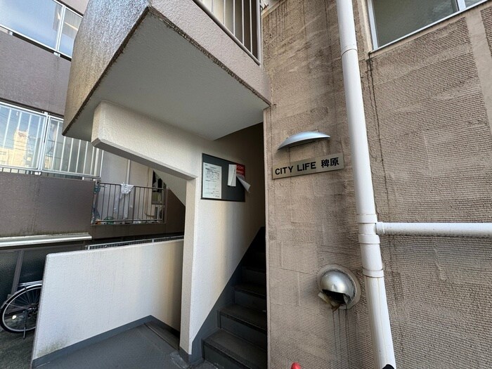 物件外観写真4　(エントランス部分)