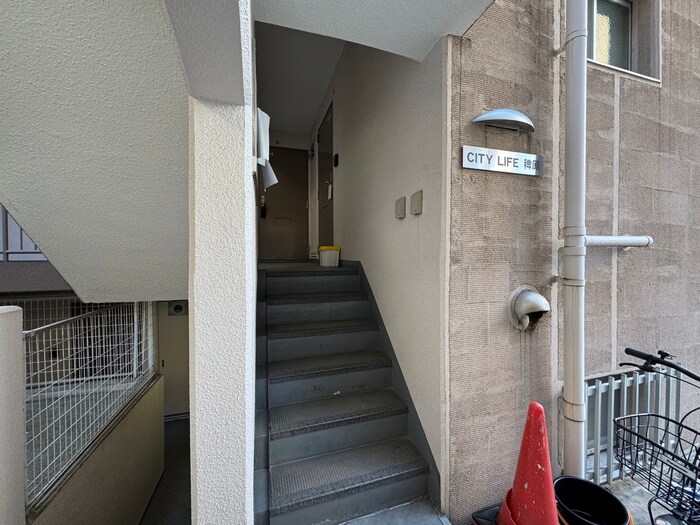 物件外観写真5　(エントランス部分)