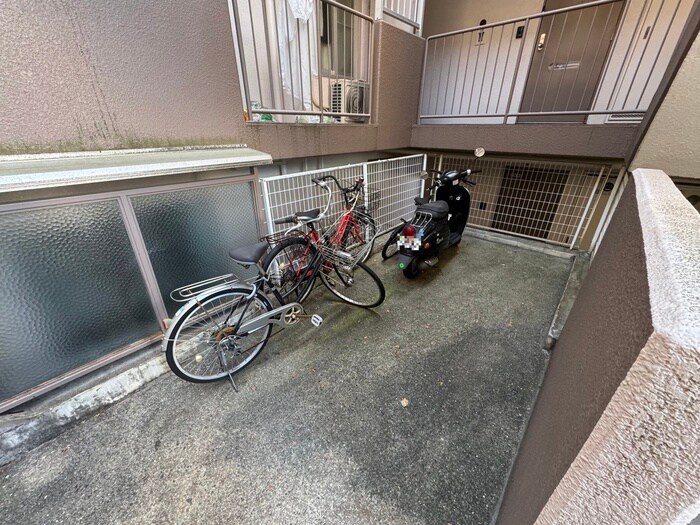 物件外観写真6　(駐輪場)