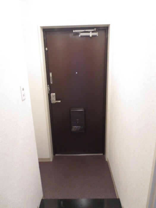 物件内観写真8　(玄関)