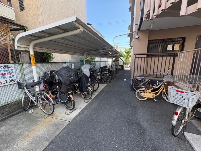物件外観写真3　(駐輪場)