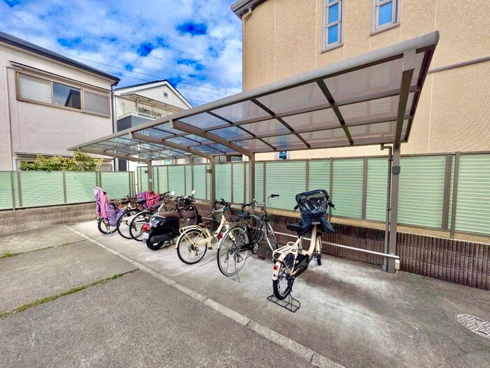 物件外観写真4　(駐輪場)