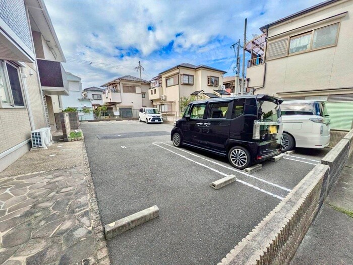 物件外観写真5　(駐車場)