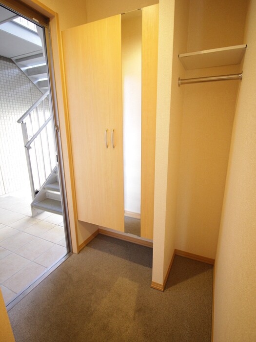 物件内観写真16　(玄関)