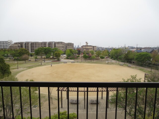 物件内観写真16　(室内からの展望)