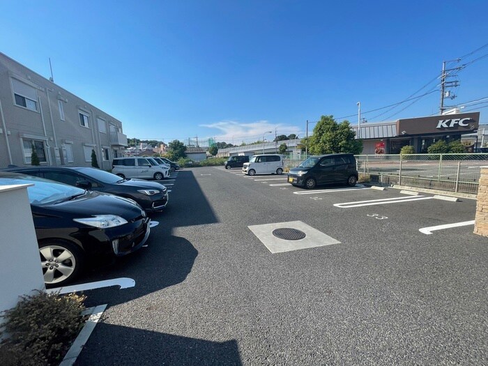 物件外観写真4　(駐車場)