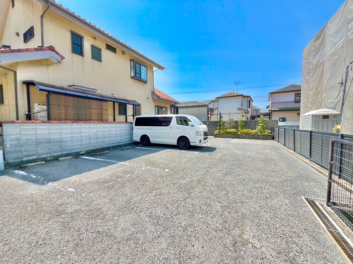 物件外観写真3　(駐車場)