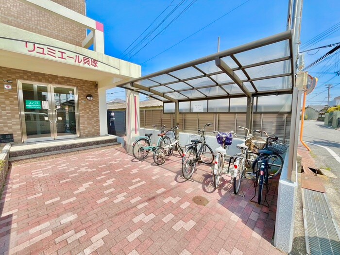 物件外観写真4　(駐輪場)