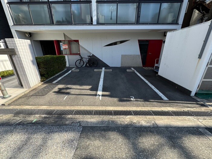 物件外観写真5　(駐車場)