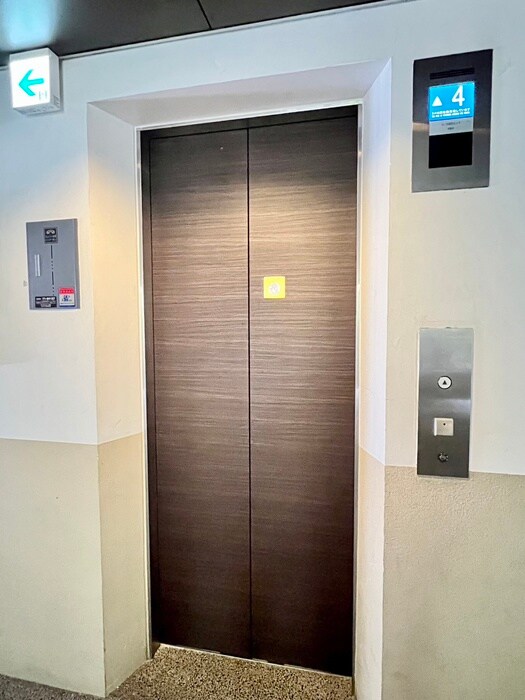 物件外観写真4　(エントランス部分)