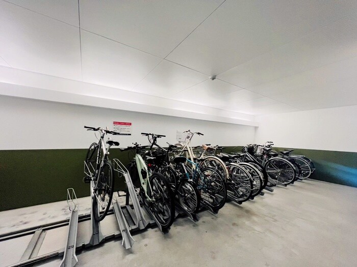 アーバネックス東山三条の駐輪場