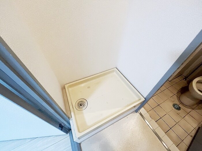 物件内観写真8　(洗濯機置場)