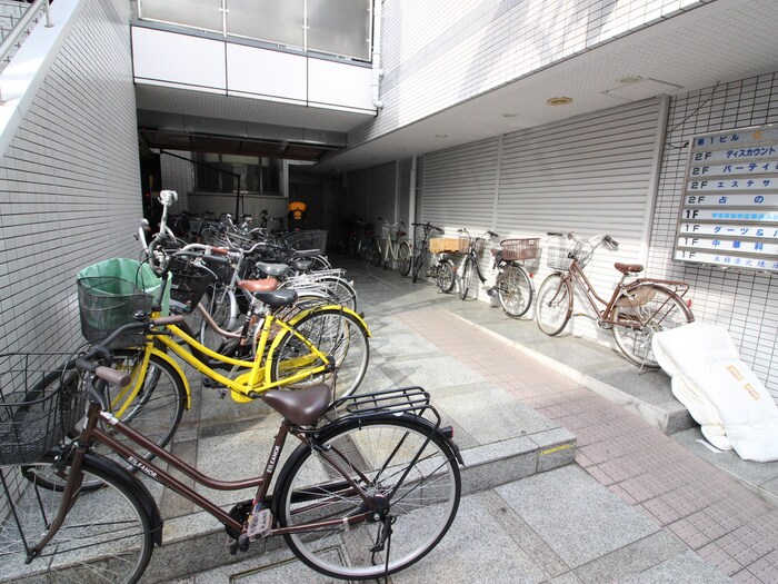 物件外観写真3　(駐車場)