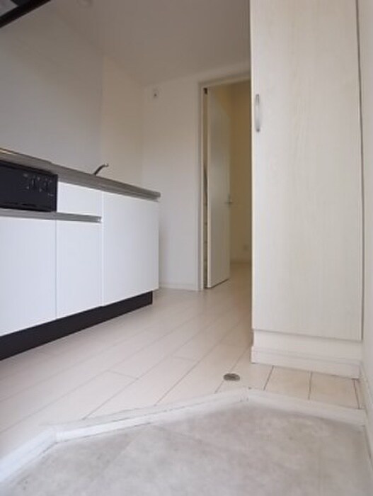 物件内観写真13　(玄関)