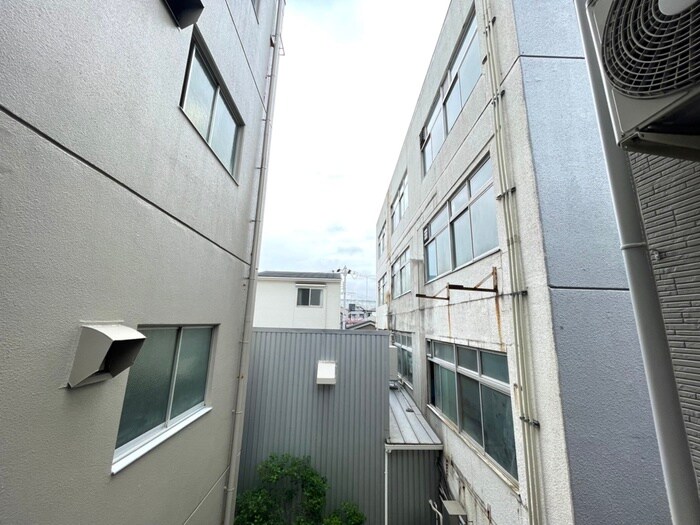 物件内観写真15　(室内からの展望)