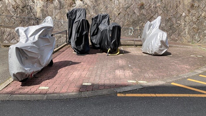 物件外観写真2　(バイク置き場)