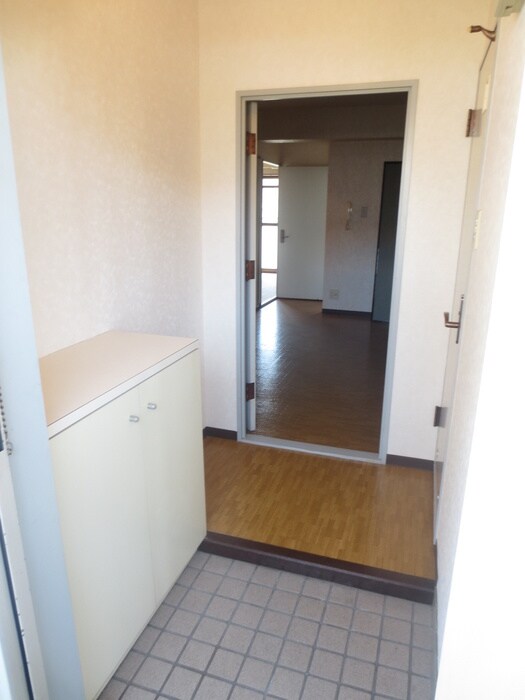 物件内観写真13　(玄関)