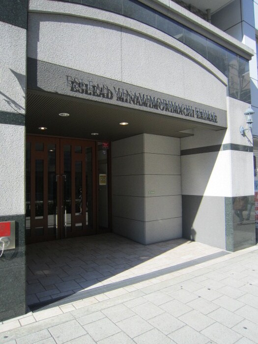 物件外観写真2　(エントランス部分)