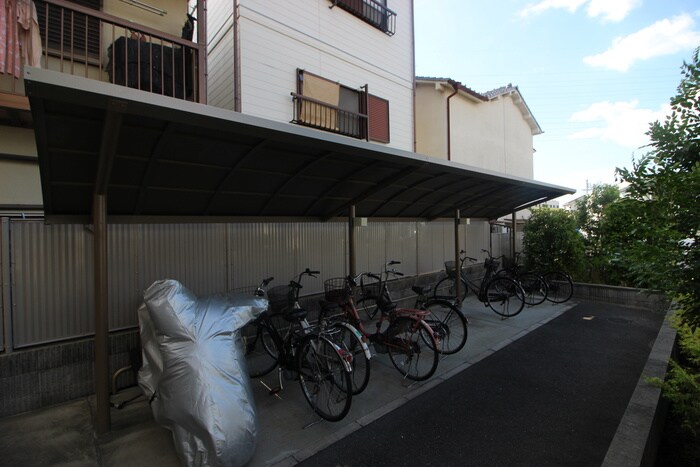 物件外観写真4　(駐輪場)