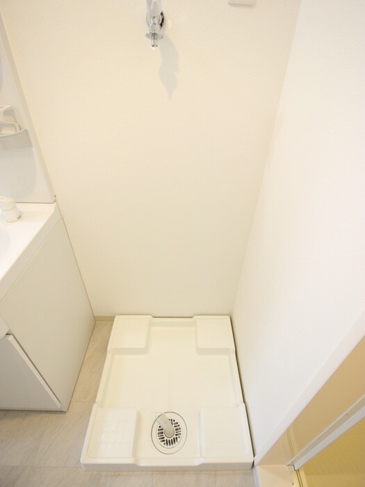 物件内観写真10　(洗濯機置場)