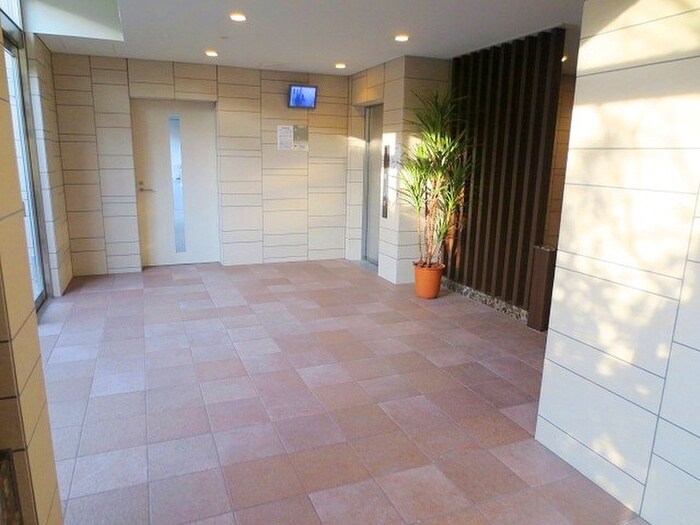 物件外観写真4　(エントランス部分)