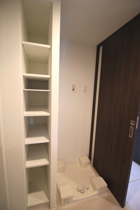 物件内観写真16　(洗濯機置場)