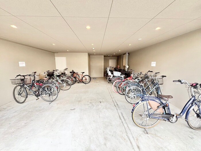 物件外観写真3　(駐輪場)