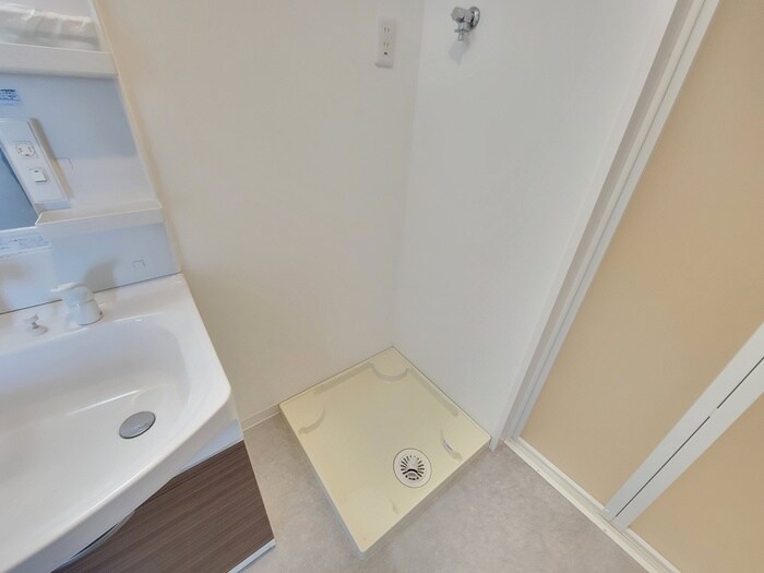 物件内観写真14　(洗濯機置場)