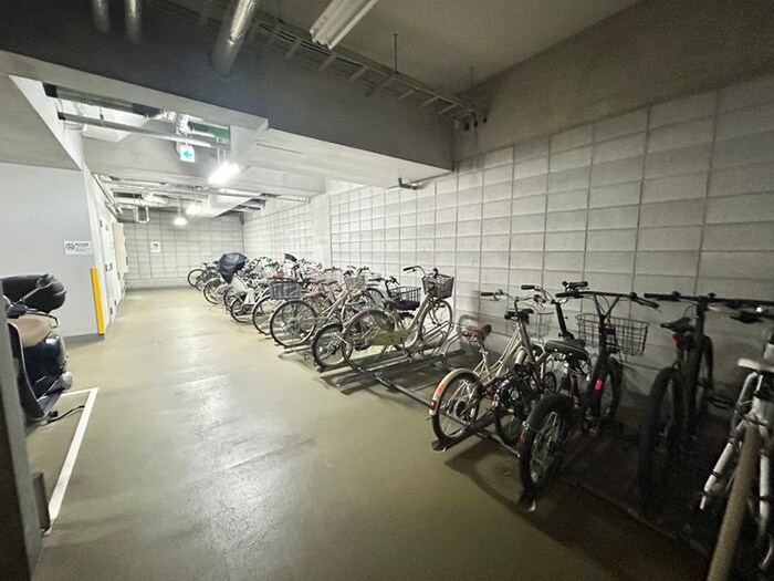 物件外観写真5　(駐輪場)