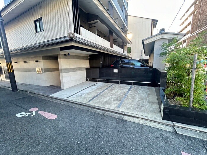 物件外観写真5　(駐車場)