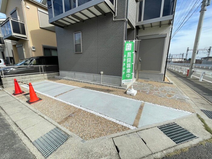 物件外観写真4　(駐車場)