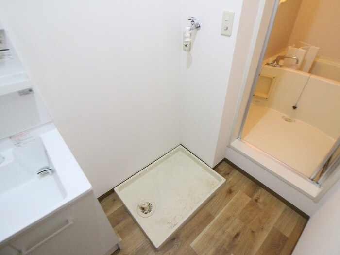 物件内観写真13　(洗濯機置場)