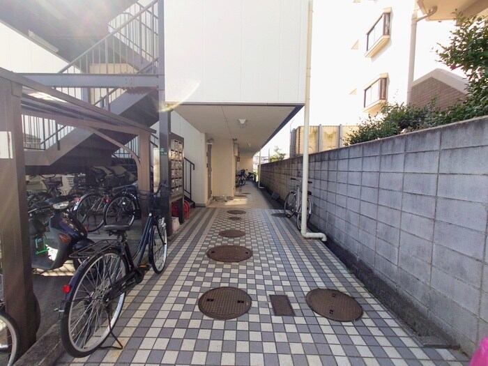 物件外観写真2　(エントランス部分)