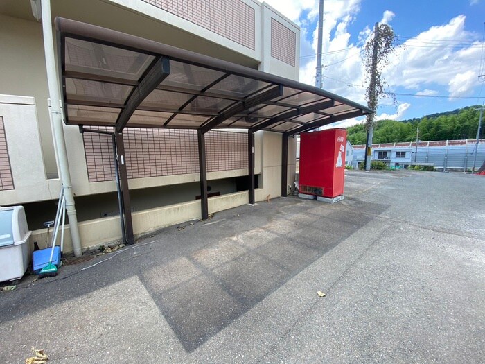 物件外観写真3　(駐輪場)