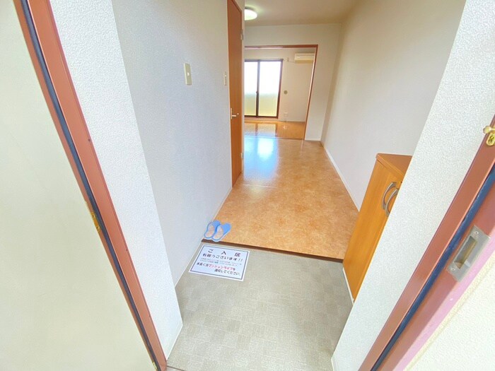 物件内観写真18　(玄関)