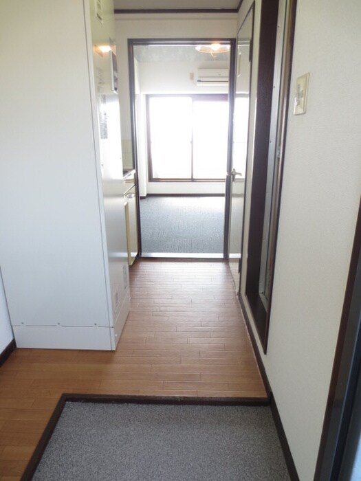 物件内観写真16　(玄関)