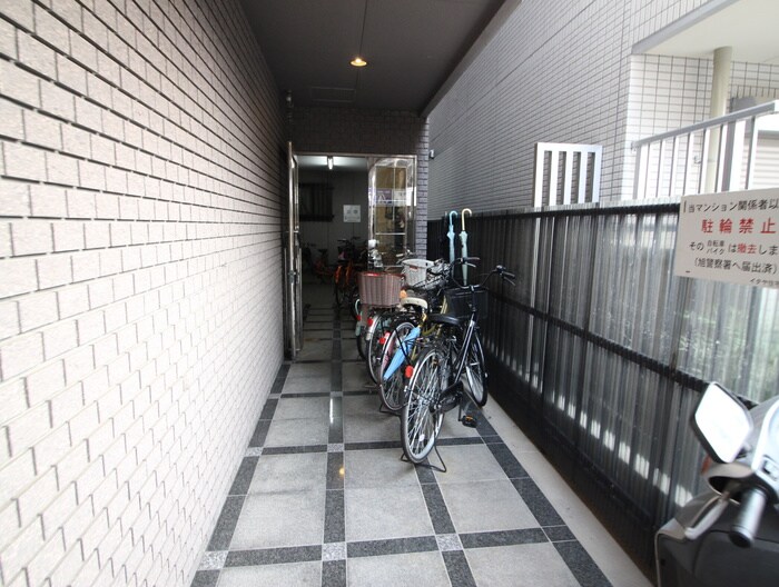 物件外観写真2　(駐輪場)