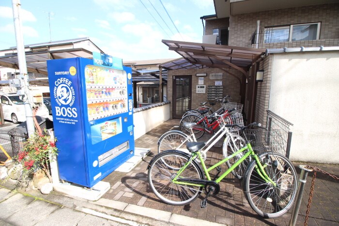 物件外観写真2　(駐輪場)