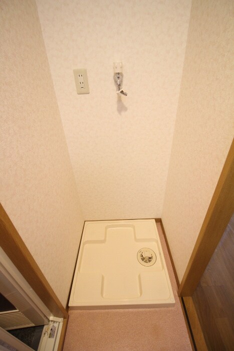 物件内観写真11　(洗濯機置場)