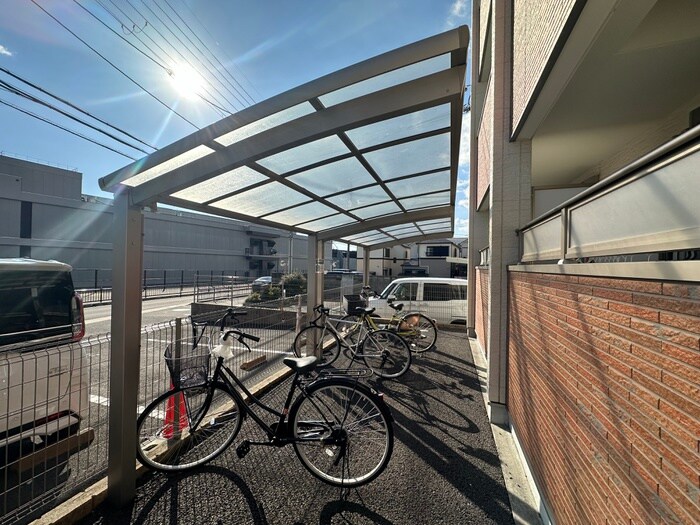 物件外観写真5　(駐輪場)
