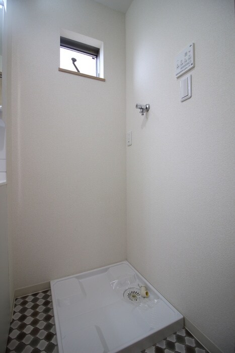 物件内観写真10　(洗濯機置場)