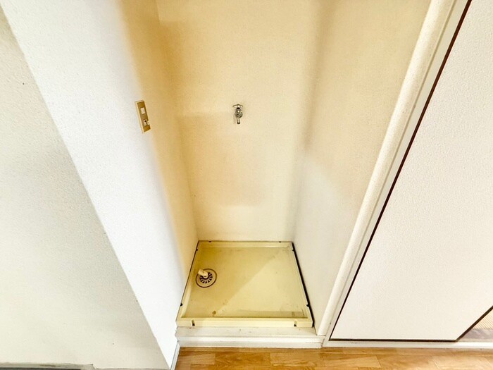 物件内観写真18　(洗濯機置場)