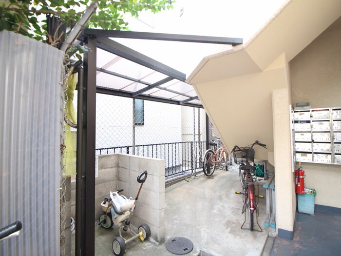 物件外観写真4　(駐輪場)