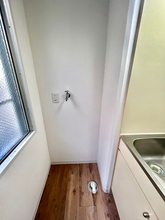 物件内観写真12　(洗濯機置場)