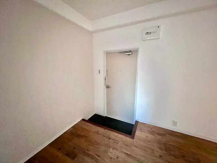 物件内観写真15　(玄関)