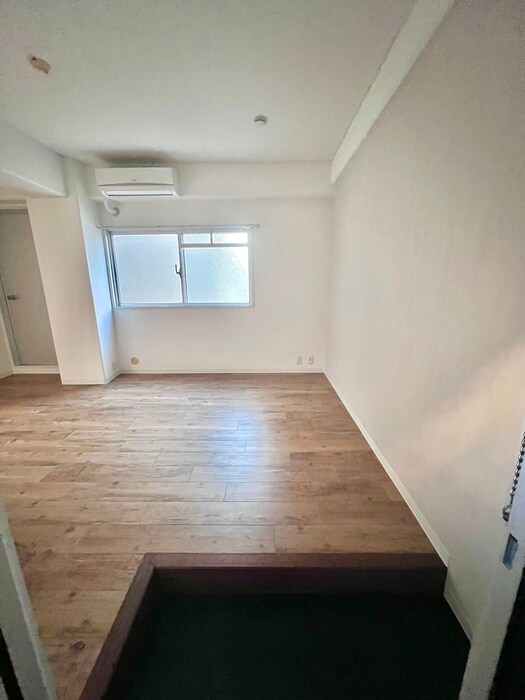 物件内観写真16　(玄関)