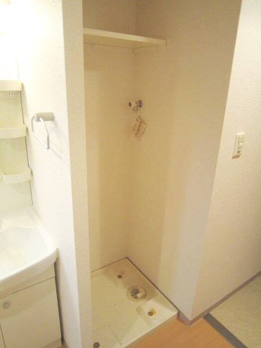 物件内観写真10　(洗濯機置場)