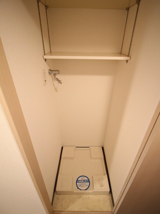 物件内観写真11　(洗濯機置場)