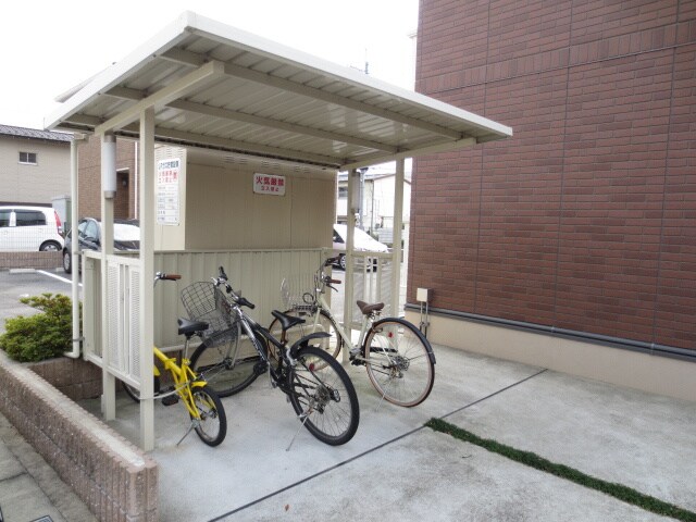 物件外観写真3　(駐輪場)
